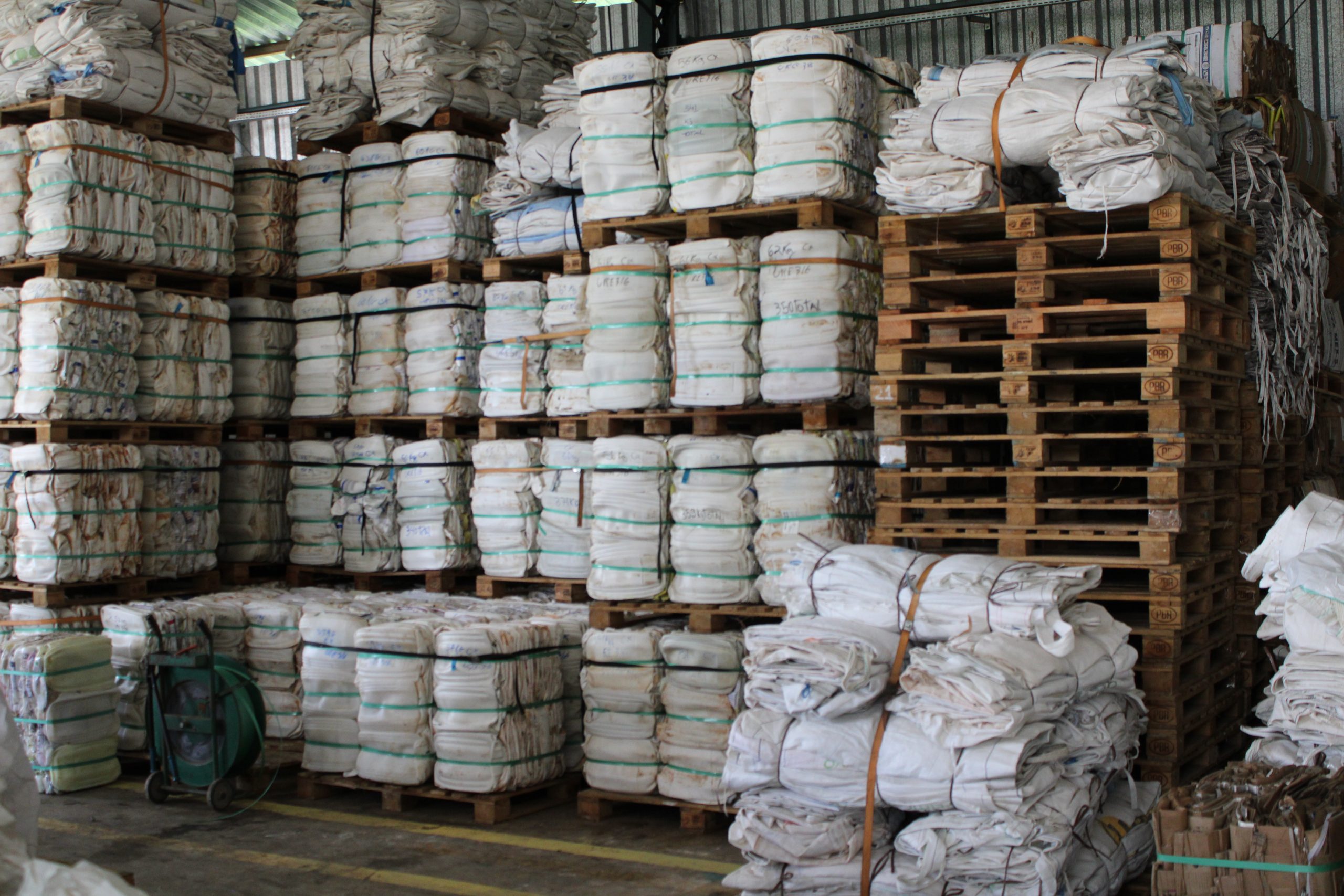 Como descartar embalagens de agrotóxicos: guia completo