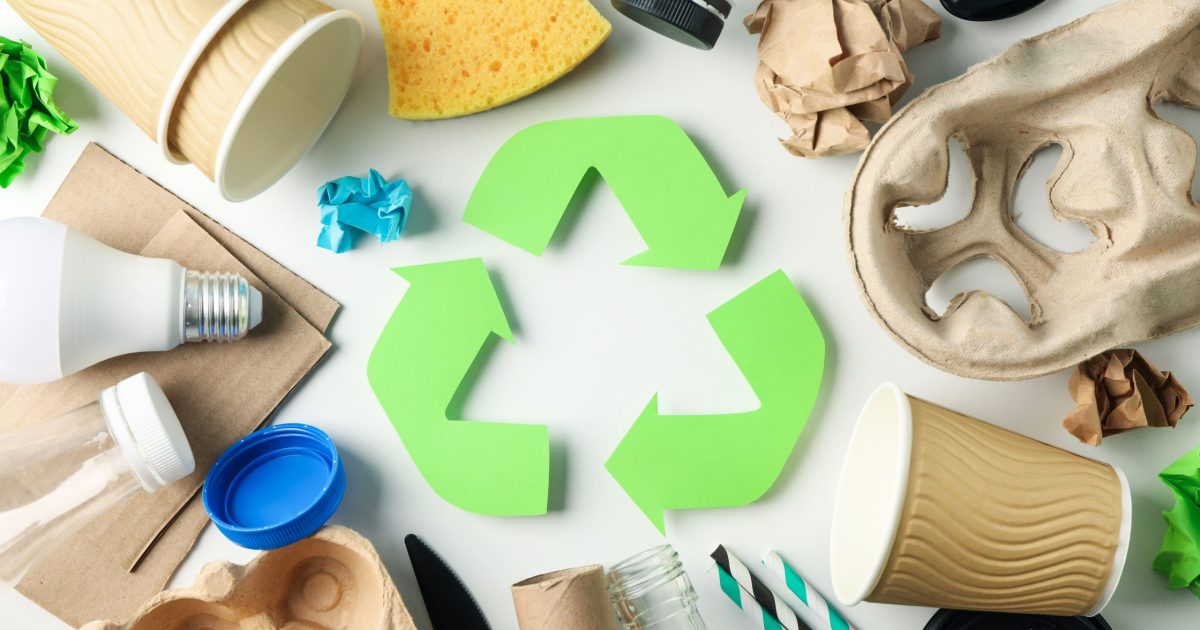 PNRS adiaesp blog simbolo de reciclagem com embalagens em volta