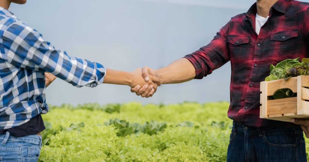 Responsabilidade Estendida do Produtor adiaesp blog duas pessoas do agro dando as mãos