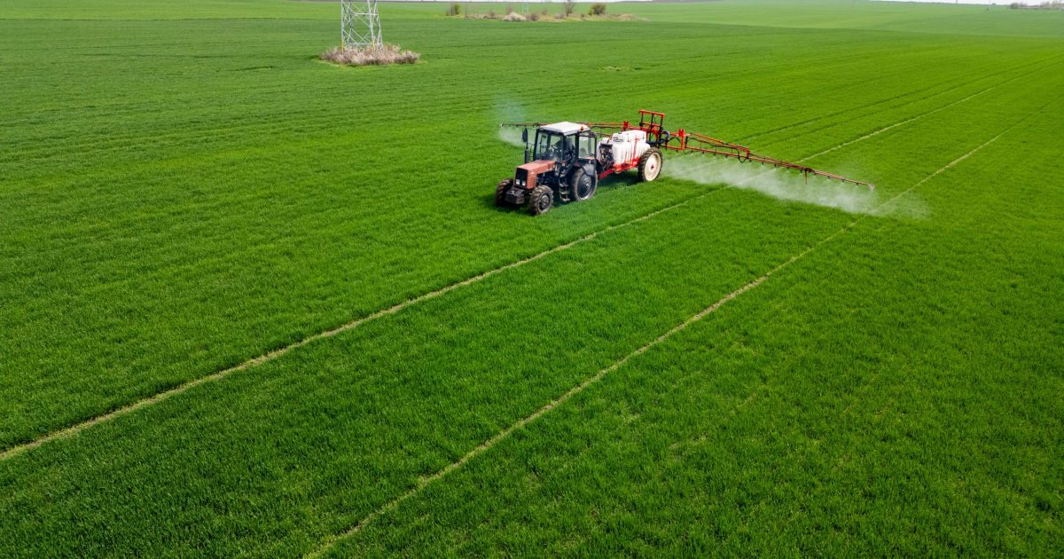 agricultura de precisão adiaesp blog maquinário espalhando fertilizante